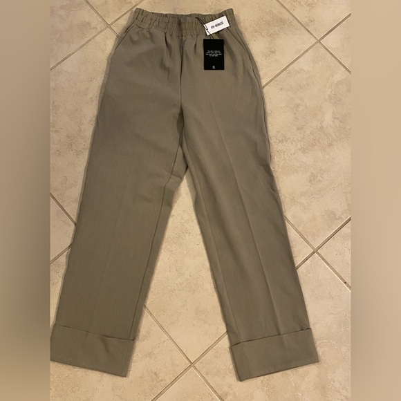 Pants, flat front, elastic waist with pockets and cuffs at bottom of pant legs - Picture 3 of 5